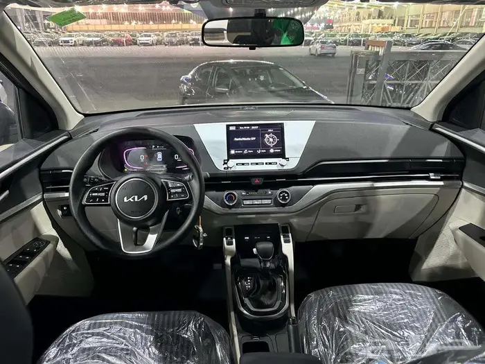 كيا كارينز استندر مطور 2025 9