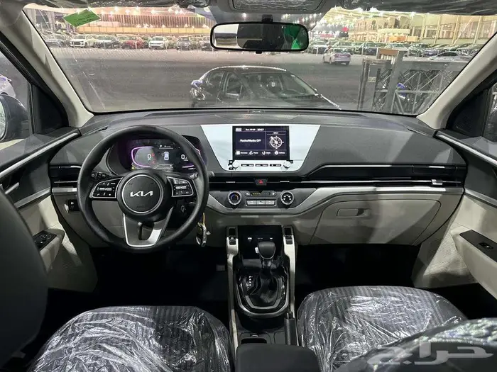 كيا كارينز استندر مطور 2025 10