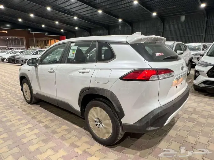 كورولا كروس LE ستاندر 2025 4