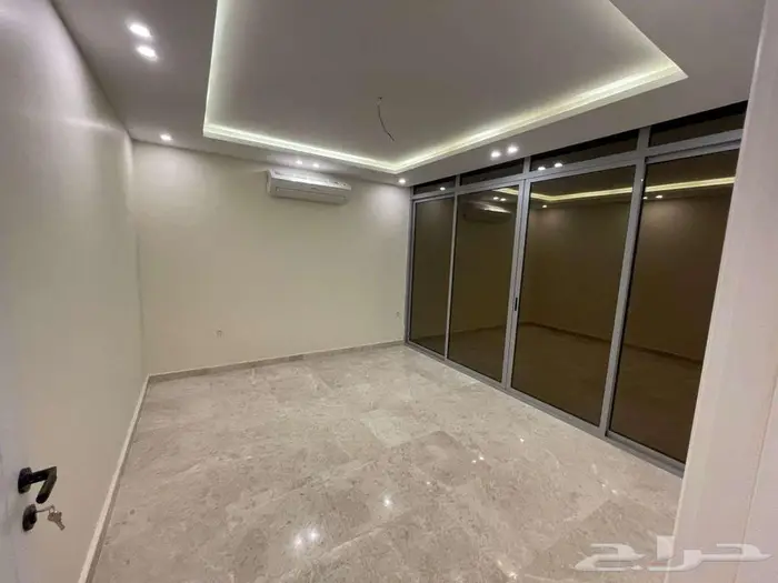 للايجار شقه فاخره جدا في جدة حي السلامه 8