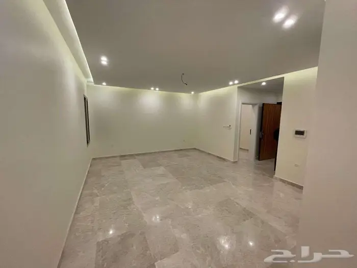 للايجار شقه فاخره جدا في جدة حي السلامه 7