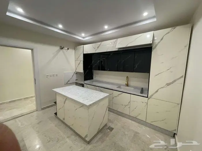 للايجار شقه فاخره جدا في جدة حي السلامه 9