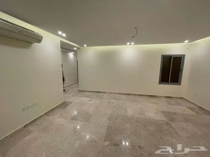 للايجار شقه فاخره جدا في جدة حي السلامه 17