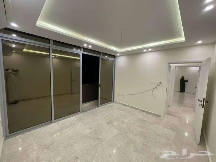 للايجار شقه فاخره جدا في جدة حي السلامه 11