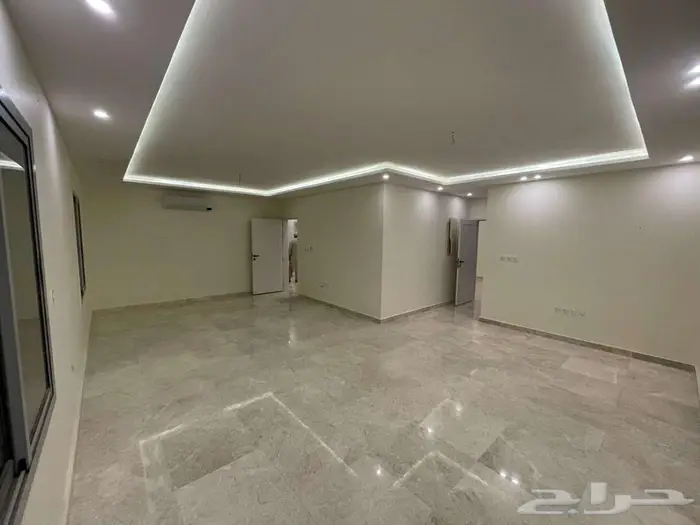 للايجار شقه فاخره جدا في جدة حي السلامه 18