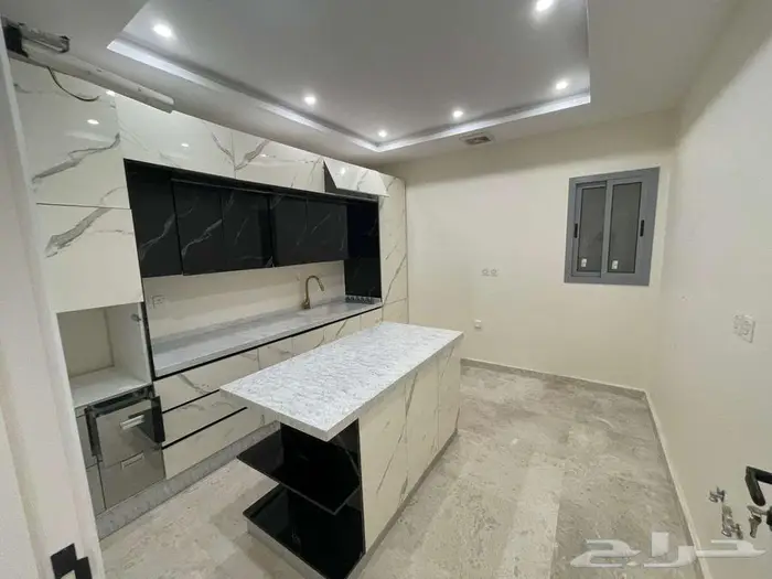 للايجار شقه فاخره جدا في جدة حي السلامه 21