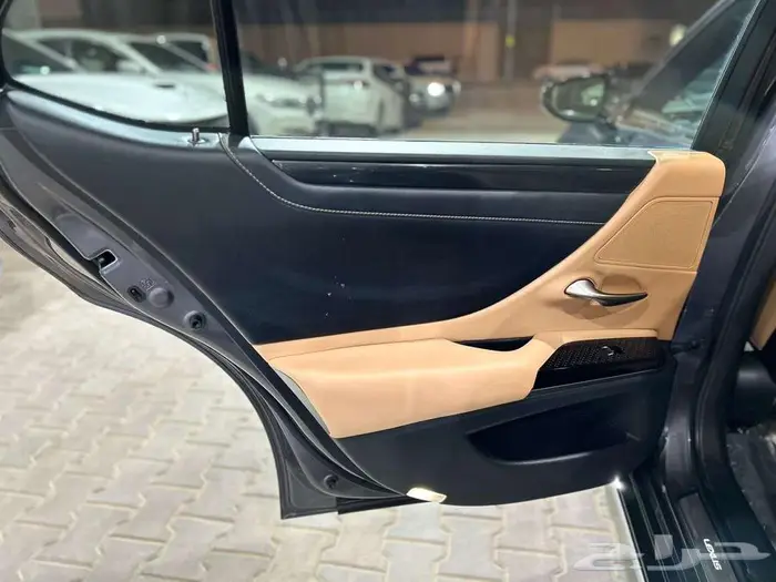 لكزس سيدان 2023 - ES350 بنزين 12