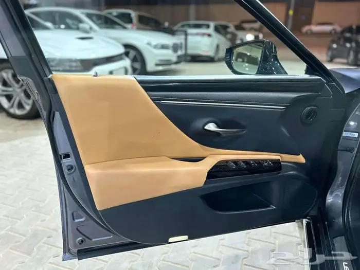 لكزس سيدان 2023 - ES350 بنزين 13
