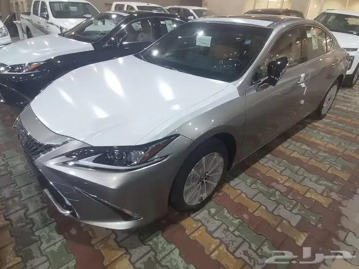 لكزس ES250 AA بنزين V4 اسود وتيتانيوم 2025 سعودي 7