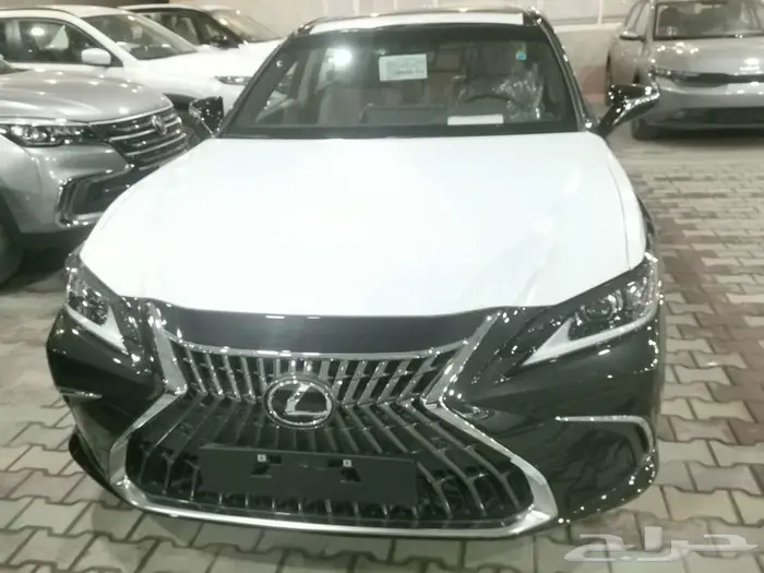 لكزس ES250 AA بنزين V4 اسود وتيتانيوم 2025 سعودي 0