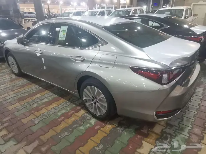 لكزس ES250 AA بنزين V4 اسود وتيتانيوم 2025 سعودي 9