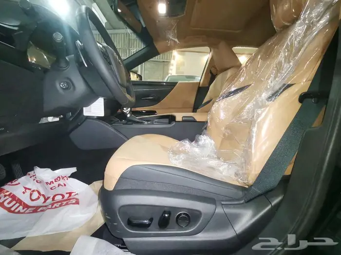 لكزس ES250 AA بنزين V4 اسود وتيتانيوم 2025 سعودي 12