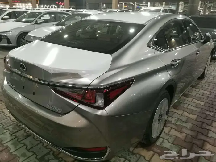 لكزس ES250 AA بنزين V4 اسود وتيتانيوم 2025 سعودي 8