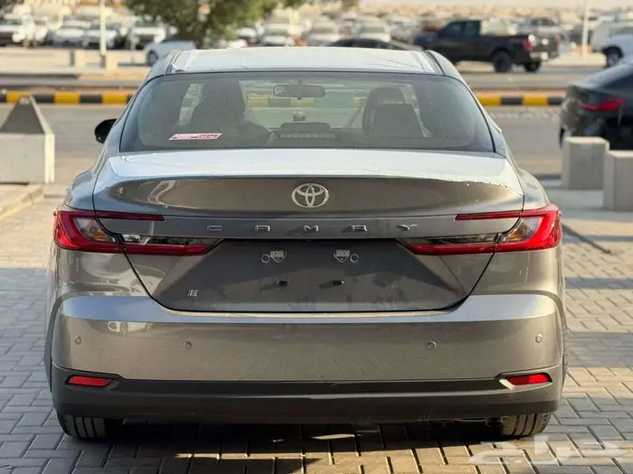 تويوتا كامري E بنزين 2025 9