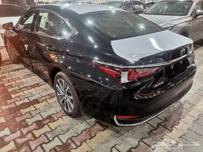 لكزس ES250 AA بنزين V4 اسود وتيتانيوم 2025 سعودي 3