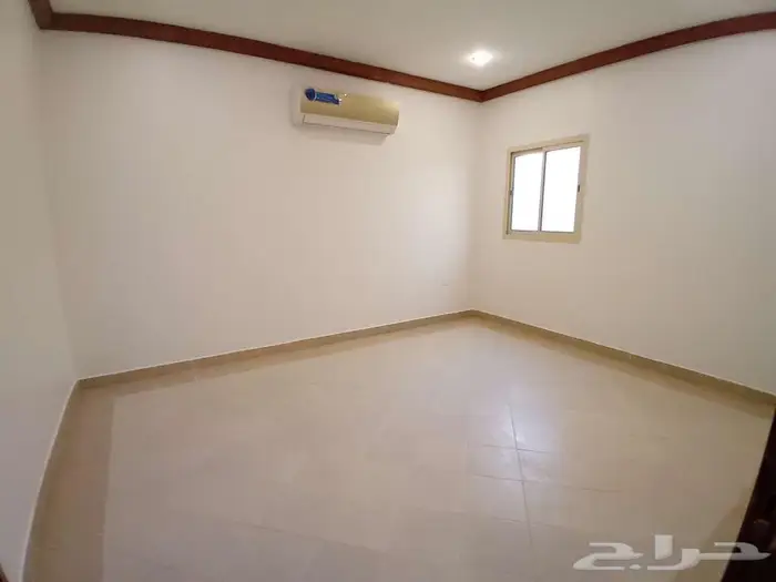 دور أرضي للإيجار في حي الياسمين 18