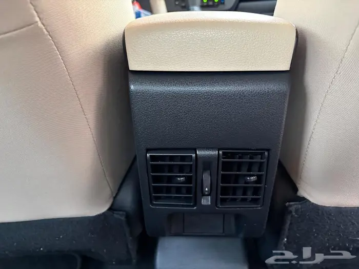 تويوتا يارس 2023 فئة Y (شاشة-جنوط) 14