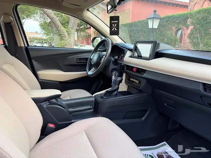 تويوتا يارس 2023 فئة Y (شاشة-جنوط) 17