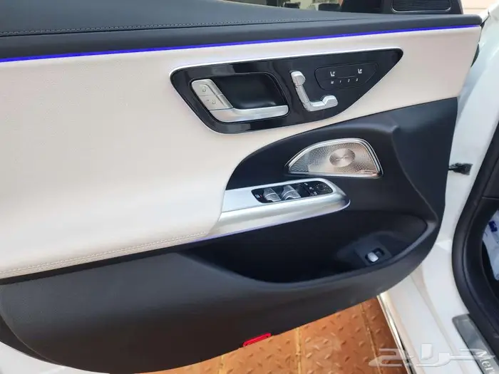 مرسيدس E300 موديل 2025 اصفار 10