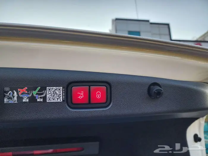 مرسيدس E300 موديل 2025 اصفار 25