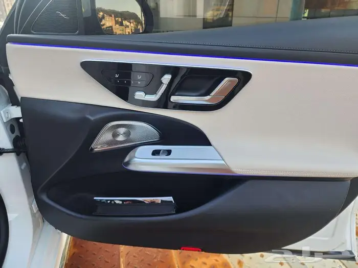 مرسيدس E300 موديل 2025 اصفار 11