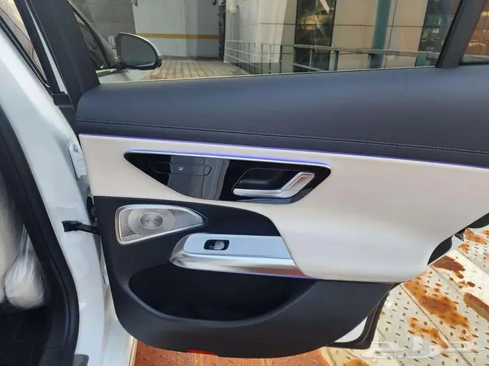 مرسيدس E300 موديل 2025 اصفار 12