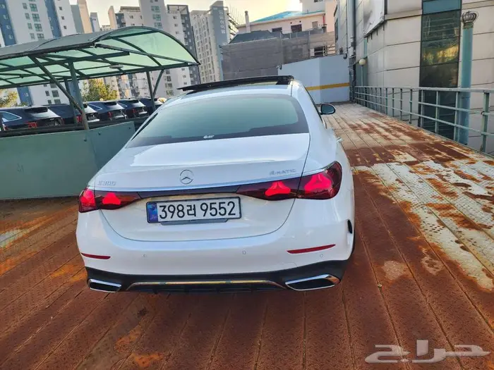 مرسيدس E300 موديل 2025 اصفار 3