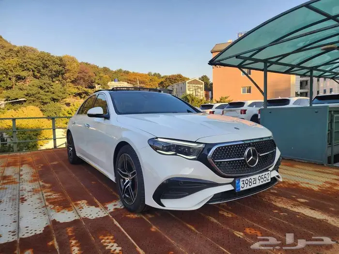 مرسيدس E300 موديل 2025 اصفار 1