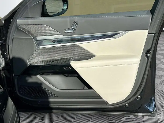 BMW 740I 2023 بسعر 323 الف واصله للبيت 27