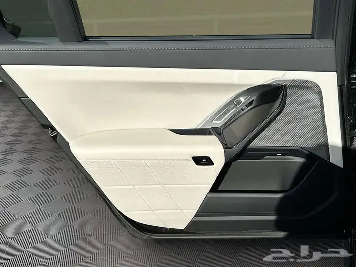 BMW 740I 2023 بسعر 323 الف واصله للبيت 36