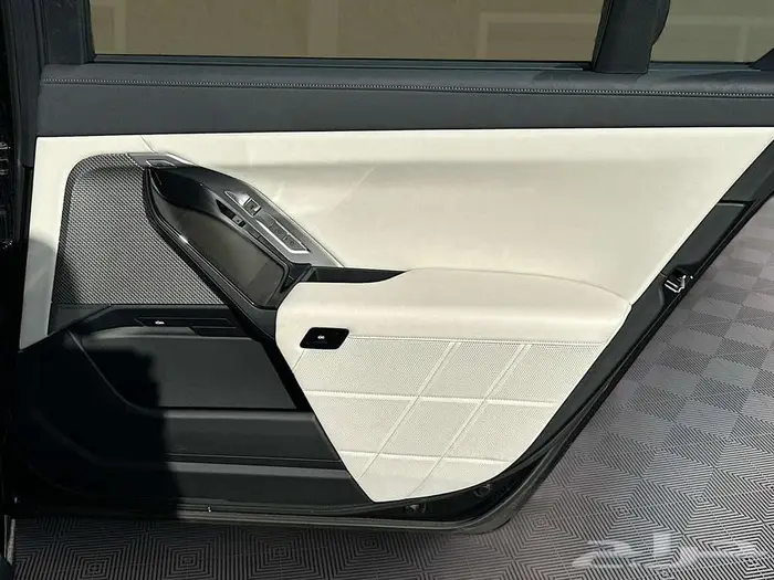 BMW 740I 2023 بسعر 323 الف واصله للبيت 30