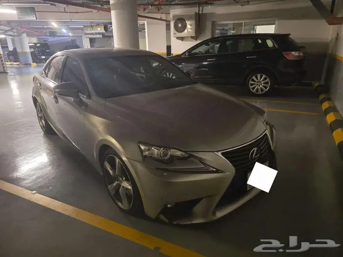 لكزس IS 350 موديل 2016 مالك واحد فقط ماشي مسافة قليلة. 1