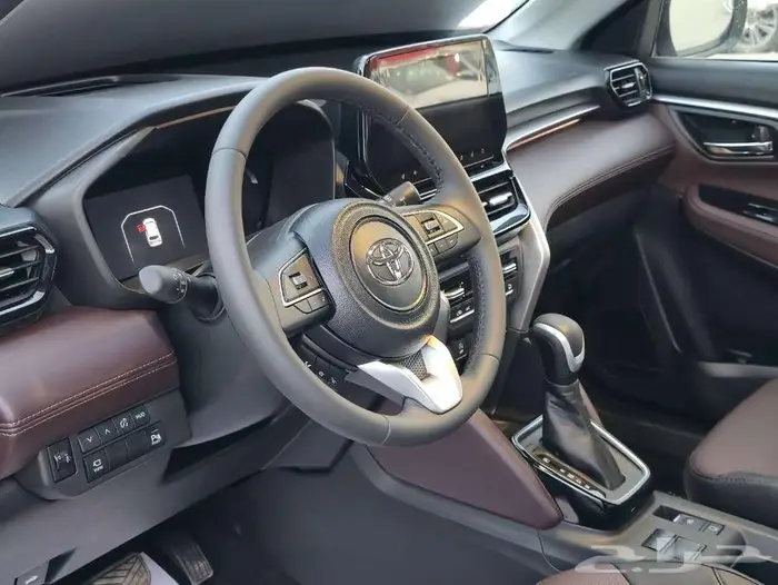 تويوتا اوربان كروزر فل GLX 2026 4