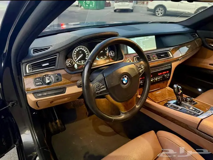 للبيع BMW 740 Li فل كامل لون مميز 2012 نظيف جدا 6