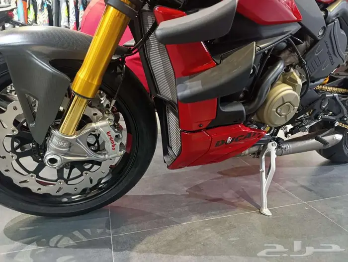 دوكاتي ستريت فايتر 2025 Ducati Streetfighter V4S 3