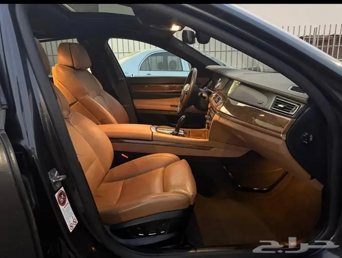 للبيع BMW 740 Li فل كامل لون مميز 2012 نظيف جدا 9