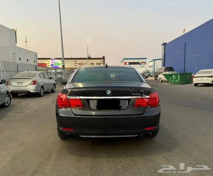 للبيع BMW 740 Li فل كامل لون مميز 2012 نظيف جدا 3
