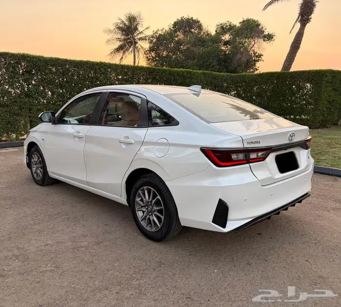 تويوتا يارس 2023 فئة Y (شاشة-جنوط) 6