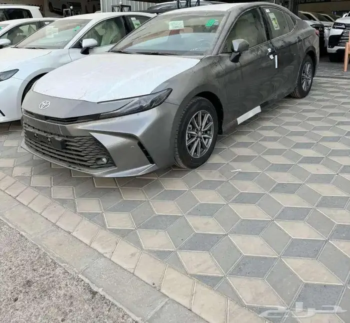 تويوتا كامري E بنزين 2025 17