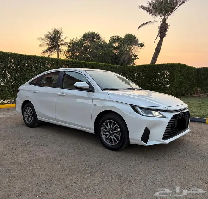 تويوتا يارس 2023 فئة Y (شاشة-جنوط) 1