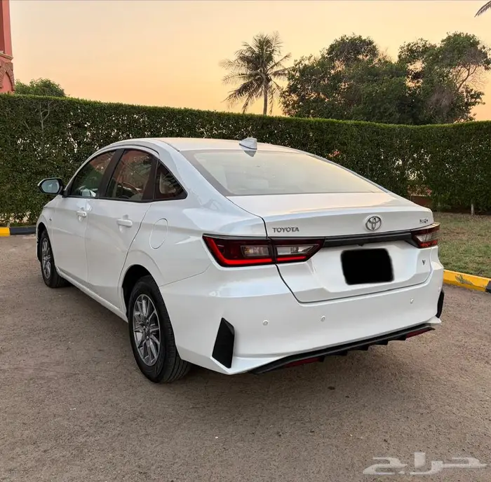 تويوتا يارس 2023 فئة Y (شاشة-جنوط) 7