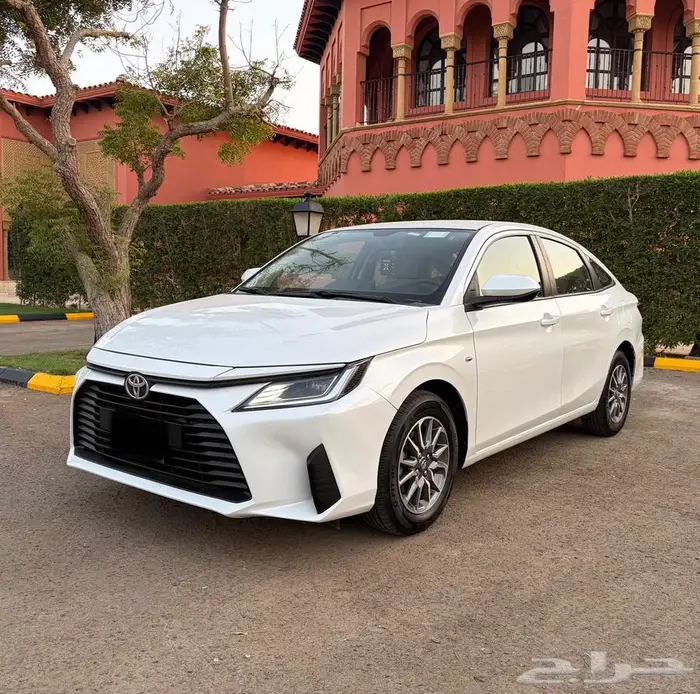 تويوتا يارس 2023 فئة Y (شاشة-جنوط) 3