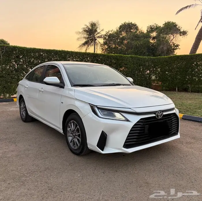 تويوتا يارس 2023 فئة Y (شاشة-جنوط) 2