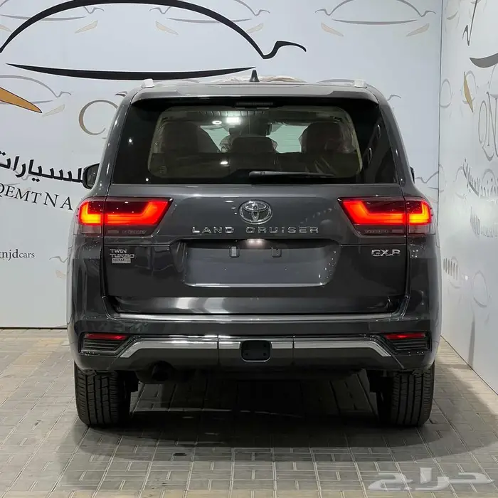 لاندكروزر GXR رقم 3 دبل بنزين 2025 عرض خاص 288 الف ريال 3