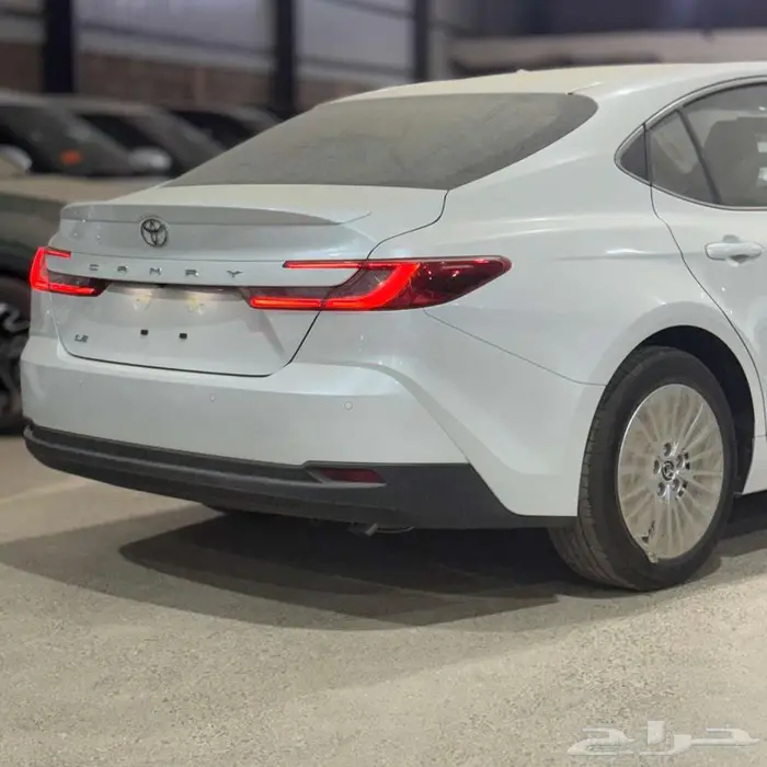 كامري LE بنزين 2025 4