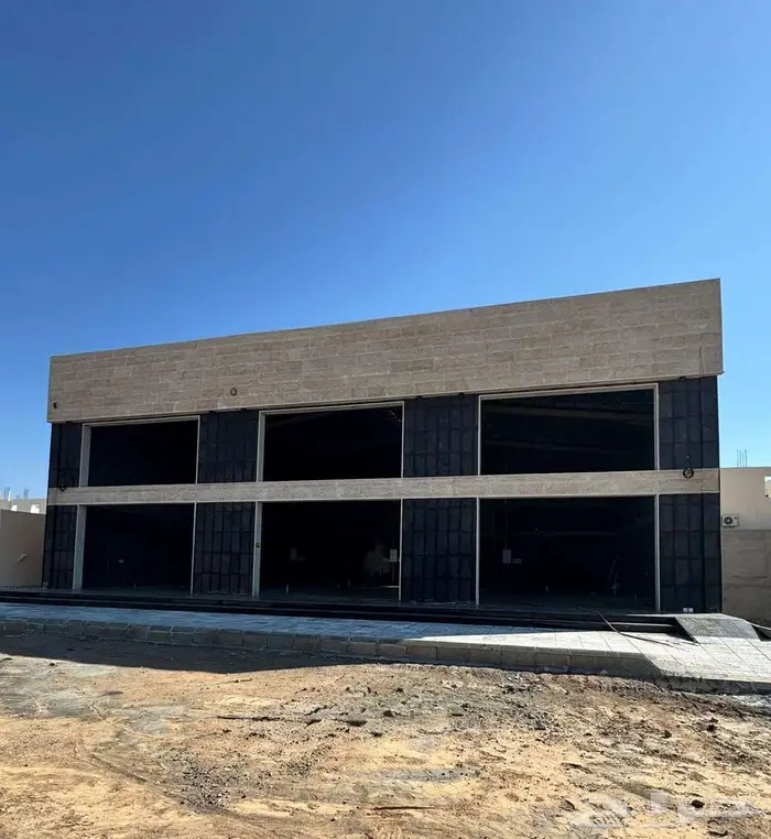 معرض للأيجار بموقع مميز المدينة المنورة بحي العوينة 0