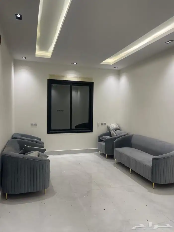 دور علوي للايجار في حي الحزم مخطط العثمان جنب جامع الفواز 4