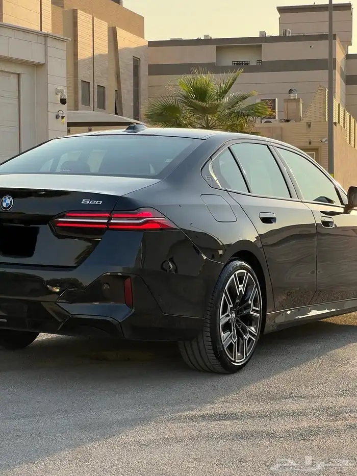 للبيع بي ام الفئة الخامسة 520i سعودي 26