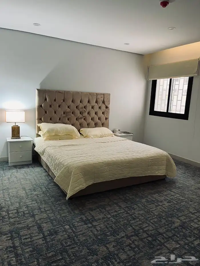 شقة مؤثثة بموقع مميز للبيع 0