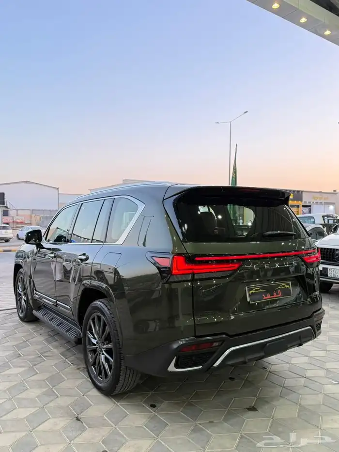 لكزس - 2023 - LX600 - اف اسبورت - فل كامل 8